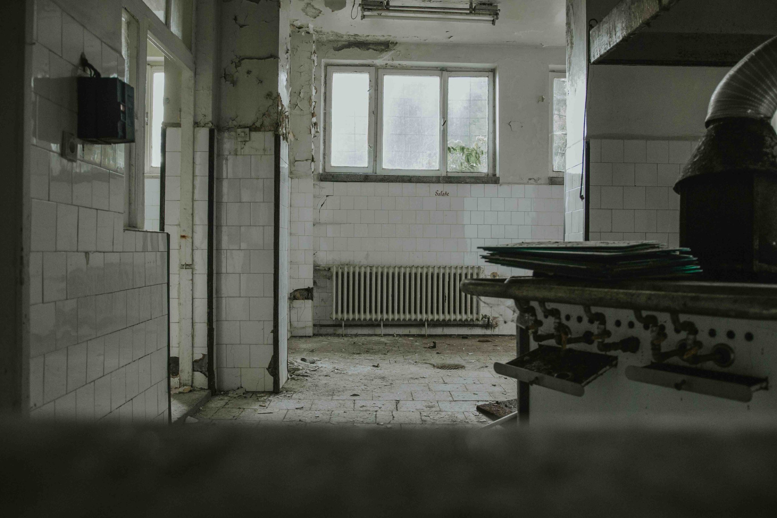 abandoned-old-restaurant-kitchen-2023-11-27-05-11-35-utc